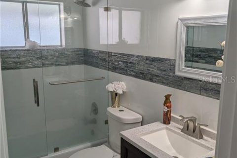 House in Lehigh Acres, Florida 3 bedrooms, 122.63 sq.m. № 1802234 - photo 8