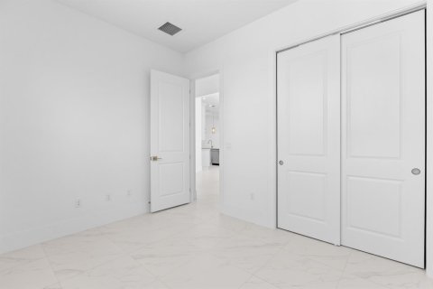 House in Port St. Lucie, Florida 3 bedrooms, 204.01 sq.m. № 2188850 - photo 19