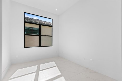 House in Port St. Lucie, Florida 3 bedrooms, 204.01 sq.m. № 2188850 - photo 18