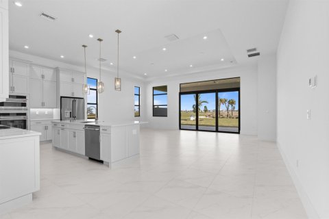 House in Port St. Lucie, Florida 3 bedrooms, 204.01 sq.m. № 2188850 - photo 6