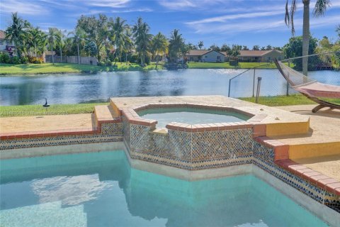 Villa ou maison à vendre à Davie, Floride: 4 chambres, 222.97 m2 № 1931782 - photo 2
