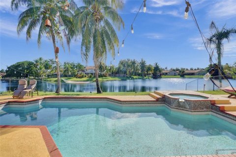 Villa ou maison à vendre à Davie, Floride: 4 chambres, 222.97 m2 № 1931782 - photo 1
