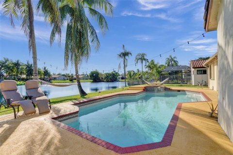 Villa ou maison à vendre à Davie, Floride: 4 chambres, 222.97 m2 № 1931782 - photo 3
