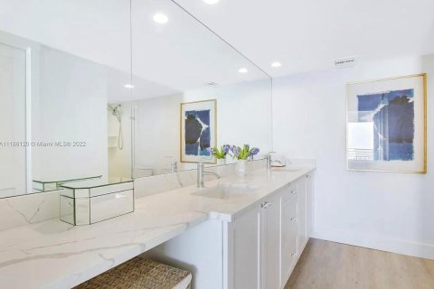 Condo in Tequesta, Florida, 3 bedrooms № 2241502 - photo 24