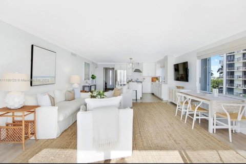 Condo in Tequesta, Florida, 3 bedrooms № 2241502 - photo 16