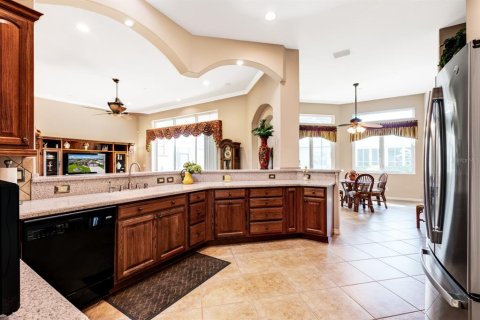 House in Leesburg, Florida 3 bedrooms, 240.9 sq.m. № 2196272 - photo 9