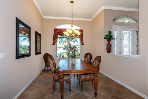 House in Leesburg, Florida 3 bedrooms, 240.9 sq.m. № 2196272 - photo 8