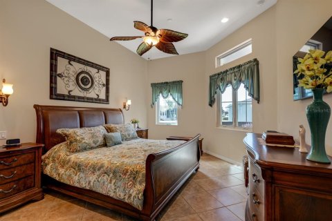 House in Leesburg, Florida 3 bedrooms, 240.9 sq.m. № 2196272 - photo 13