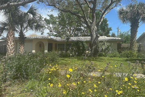 House in Largo, Florida 2 bedrooms, 189.15 sq.m. № 1853533 - photo 1