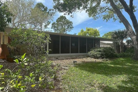 House in Largo, Florida 2 bedrooms, 189.15 sq.m. № 1853533 - photo 22