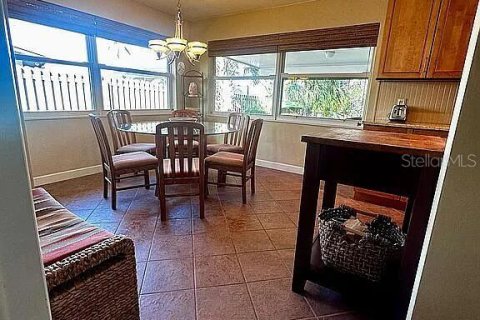 House in Largo, Florida 2 bedrooms, 189.15 sq.m. № 1853533 - photo 23