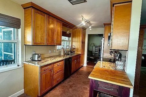 House in Largo, Florida 2 bedrooms, 189.15 sq.m. № 1853533 - photo 18