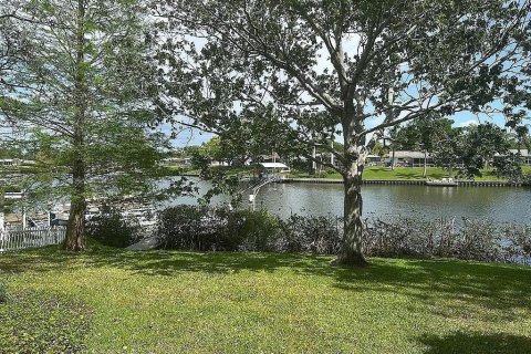 House in Largo, Florida 2 bedrooms, 189.15 sq.m. № 1853533 - photo 8
