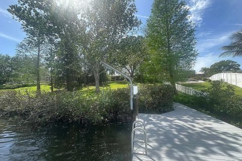 House in Largo, Florida 2 bedrooms, 189.15 sq.m. № 1853533 - photo 20