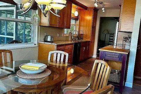 House in Largo, Florida 2 bedrooms, 189.15 sq.m. № 1853533 - photo 6
