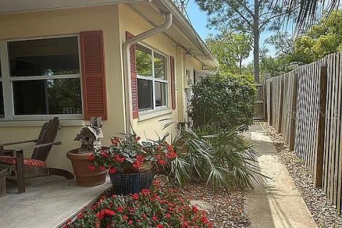 House in Largo, Florida 2 bedrooms, 189.15 sq.m. № 1853533 - photo 3