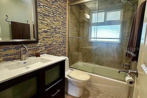 House in Largo, Florida 2 bedrooms, 189.15 sq.m. № 1853533 - photo 16