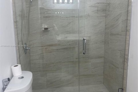 Condominio en alquiler en Miami, Florida, 3 dormitorios, 101.26 m2 № 1956497 - foto 5