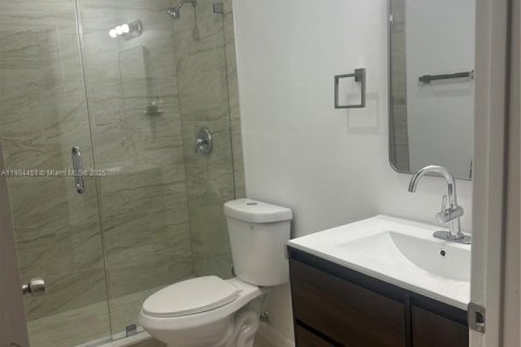 Condominio en alquiler en Miami, Florida, 3 dormitorios, 101.26 m2 № 1956497 - foto 4