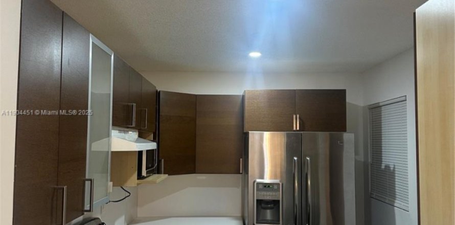 Condominio en Miami, Florida, 3 dormitorios  № 1956497