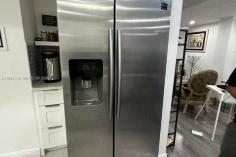 Villa ou maison à vendre à Hollywood, Floride: 4 chambres, 183.57 m2 № 1995894 - photo 16