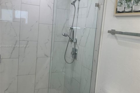 Villa ou maison à vendre à Hollywood, Floride: 4 chambres, 183.57 m2 № 1995894 - photo 24