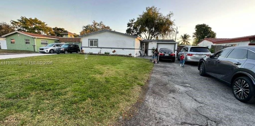 Villa ou maison à Hollywood, Floride 4 chambres, 183.57 m2 № 1995894