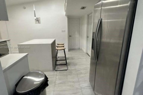 Villa ou maison à vendre à Hollywood, Floride: 4 chambres, 183.57 m2 № 1995894 - photo 13