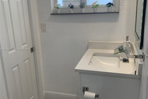 Villa ou maison à vendre à Hollywood, Floride: 4 chambres, 183.57 m2 № 1995894 - photo 25