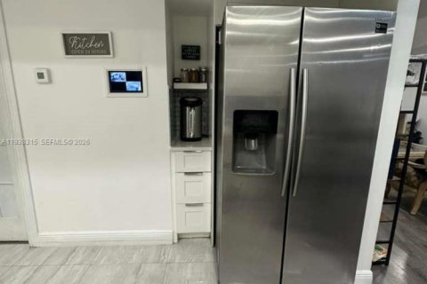 Villa ou maison à vendre à Hollywood, Floride: 4 chambres, 183.57 m2 № 1995894 - photo 22