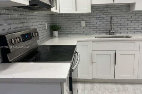 Villa ou maison à vendre à Hollywood, Floride: 4 chambres, 183.57 m2 № 1995894 - photo 12