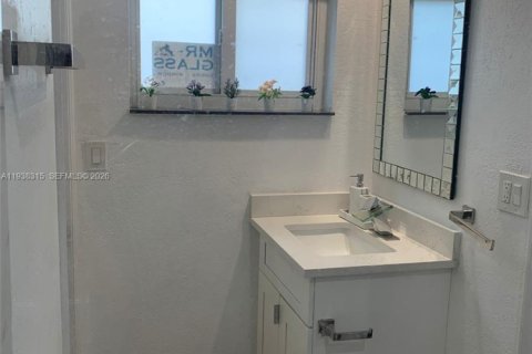 Villa ou maison à vendre à Hollywood, Floride: 4 chambres, 183.57 m2 № 1995894 - photo 23