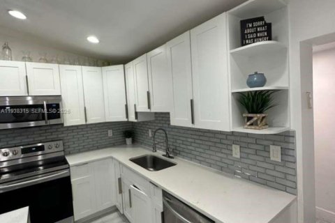 Villa ou maison à vendre à Hollywood, Floride: 4 chambres, 183.57 m2 № 1995894 - photo 10