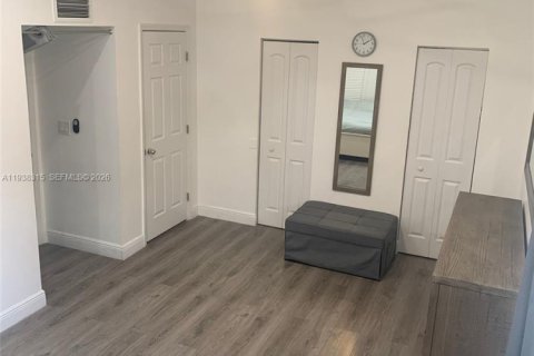 Villa ou maison à vendre à Hollywood, Floride: 4 chambres, 183.57 m2 № 1995894 - photo 27