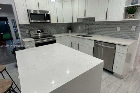 Villa ou maison à vendre à Hollywood, Floride: 4 chambres, 183.57 m2 № 1995894 - photo 11