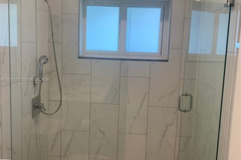 Villa ou maison à vendre à Hollywood, Floride: 4 chambres, 183.57 m2 № 1995894 - photo 30