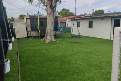Villa ou maison à vendre à Hollywood, Floride: 4 chambres, 183.57 m2 № 1995894 - photo 18