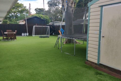 Villa ou maison à vendre à Hollywood, Floride: 4 chambres, 183.57 m2 № 1995894 - photo 19