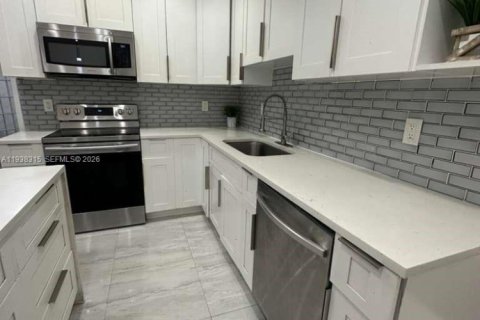 Villa ou maison à vendre à Hollywood, Floride: 4 chambres, 183.57 m2 № 1995894 - photo 9