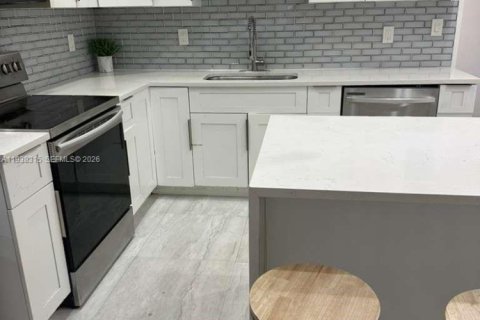 Villa ou maison à vendre à Hollywood, Floride: 4 chambres, 183.57 m2 № 1995894 - photo 7