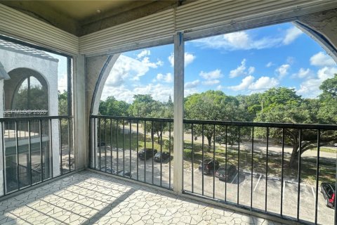 Condo in Lauderhill, Florida, 2 bedrooms  № 2399953 - photo 20