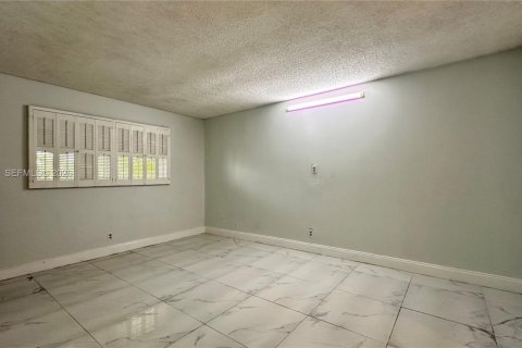 Condo in Lauderhill, Florida, 2 bedrooms  № 2399953 - photo 15