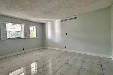 Condo in Lauderhill, Florida, 2 bedrooms  № 2399953 - photo 14