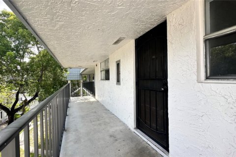 Condo in Lauderhill, Florida, 2 bedrooms  № 2399953 - photo 21
