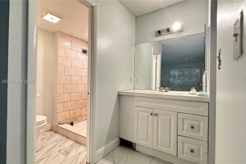 Condo in Lauderhill, Florida, 2 bedrooms  № 2399953 - photo 17