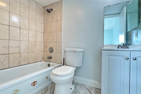 Condo in Lauderhill, Florida, 2 bedrooms  № 2399953 - photo 12