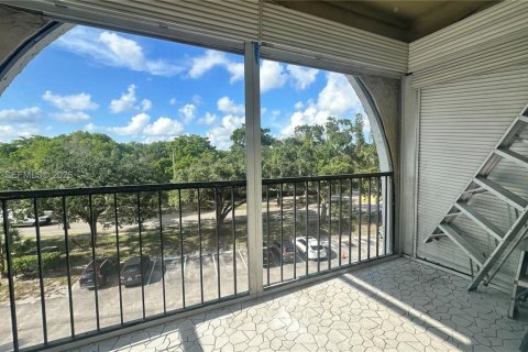 Condo in Lauderhill, Florida, 2 bedrooms  № 2399953 - photo 19