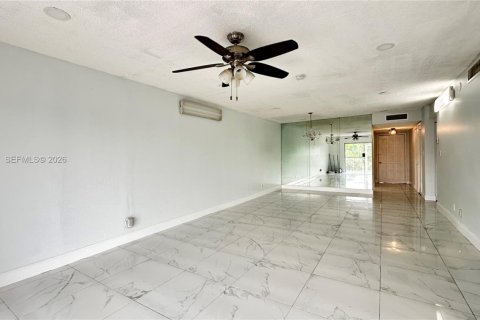 Condo in Lauderhill, Florida, 2 bedrooms  № 2399953 - photo 5