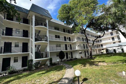 Condo in Lauderhill, Florida, 2 bedrooms  № 2399953