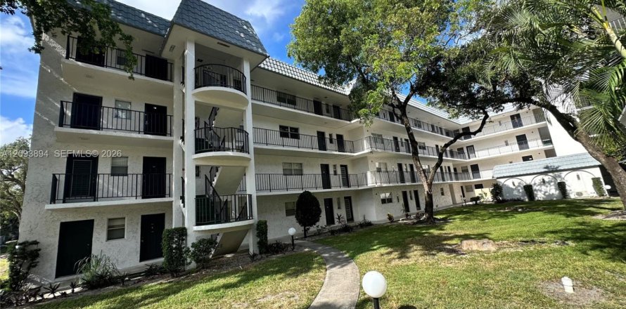 Condo in Lauderhill, Florida, 2 bedrooms  № 2399953